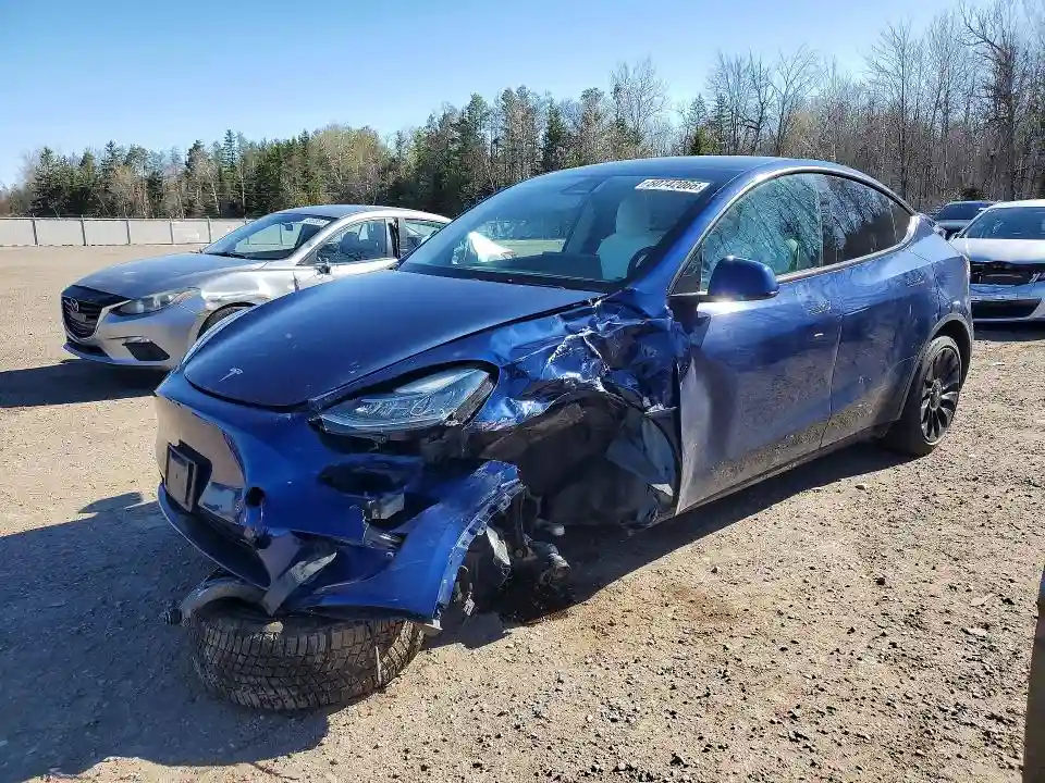 7SAYGAEE2NF429192 2022 TESLA MODEL Y-0