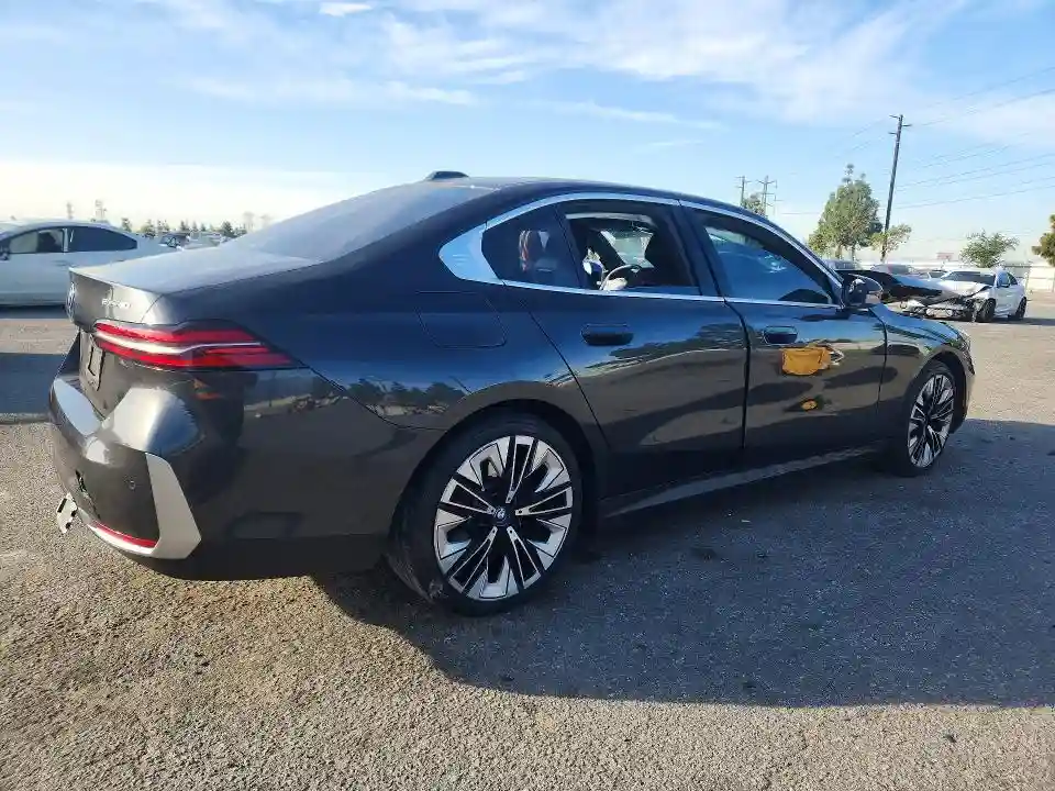 WBY33FK01RCR68414 2024 BMW I5 EDRIVE-2