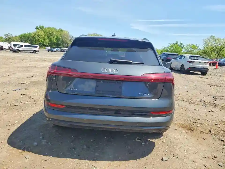 WA1AAAGE0NB009960 2022 AUDI E-TRON-5