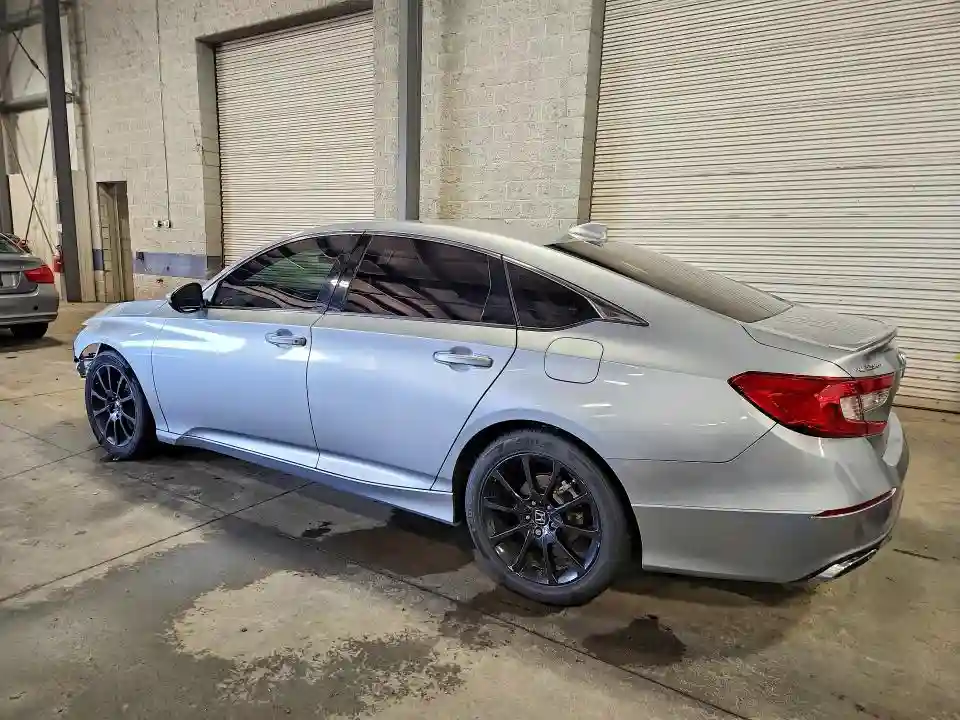 1HGCV1F33JA165060 2018 HONDA ACCORD-1