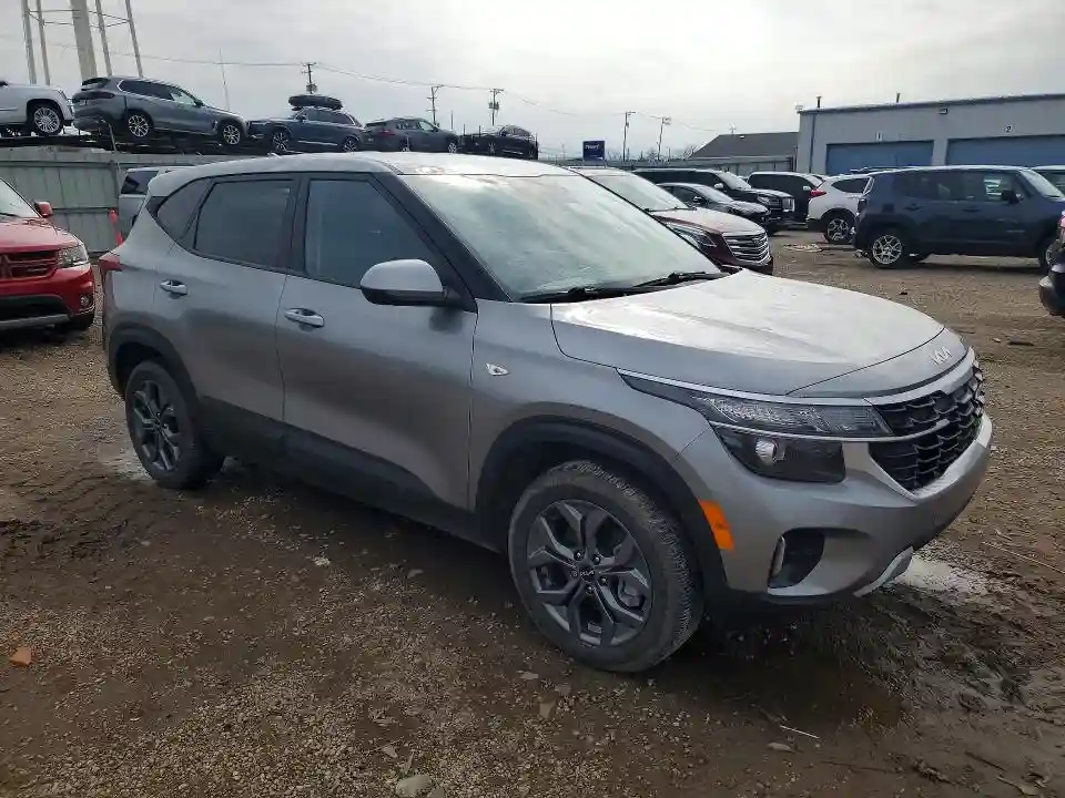 KNDEPCAA0R7502246 2024 KIA SELTOS-3