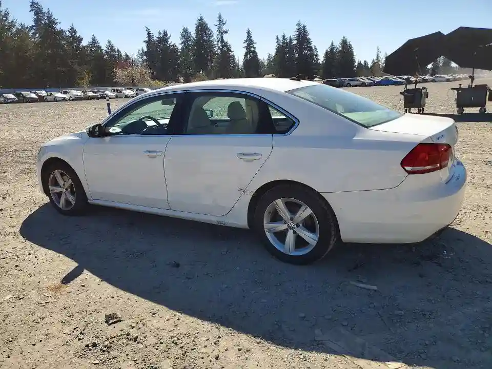 1VWBH7A36DC088489 2013 VOLKSWAGEN PASSAT-1