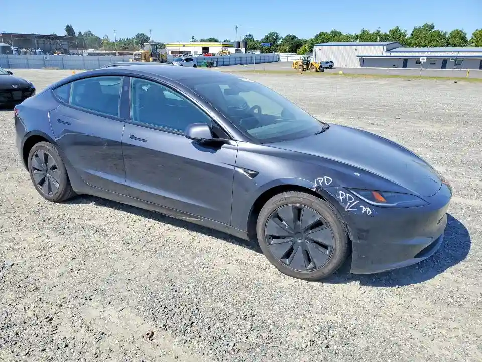 5YJ3E1EB3SF885636 2025 TESLA MODEL 3-3