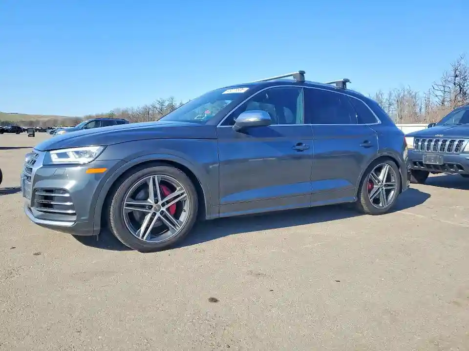 WA1A4AFY4J2180014 2018 AUDI SQ5-0