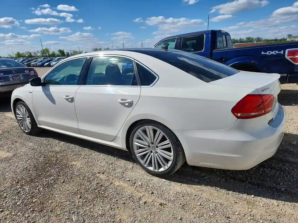 1VWBS7A38FC096761 2015 VOLKSWAGEN PASSAT-1