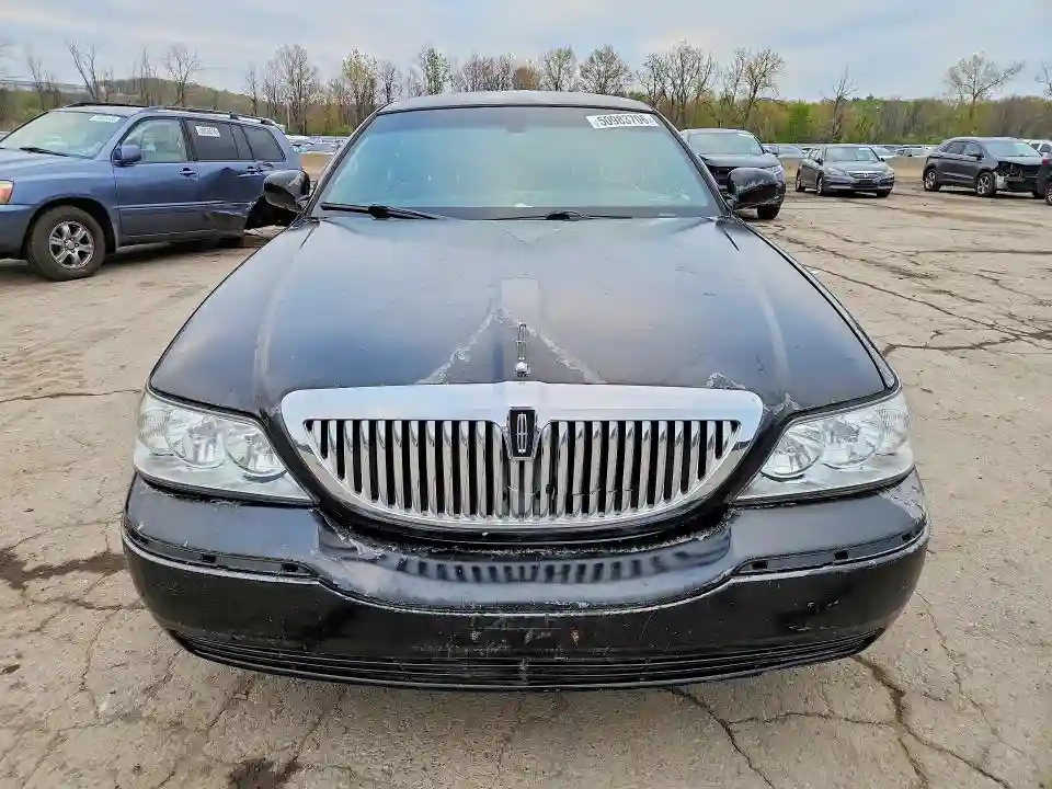 2LNBL8EV2BX765469 2011 LINCOLN TOWNCAR-4