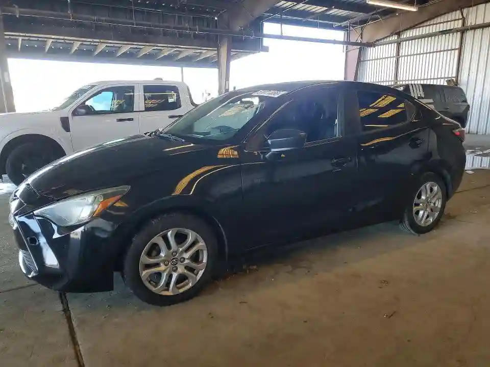 3MYDLBYV6HY181418 2017 TOYOTA YARIS-0