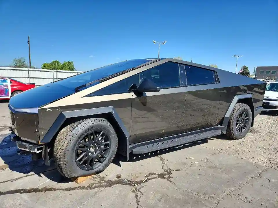 7G2CEHED2SA070803 2025 TESLA CYBERTRUCK-0