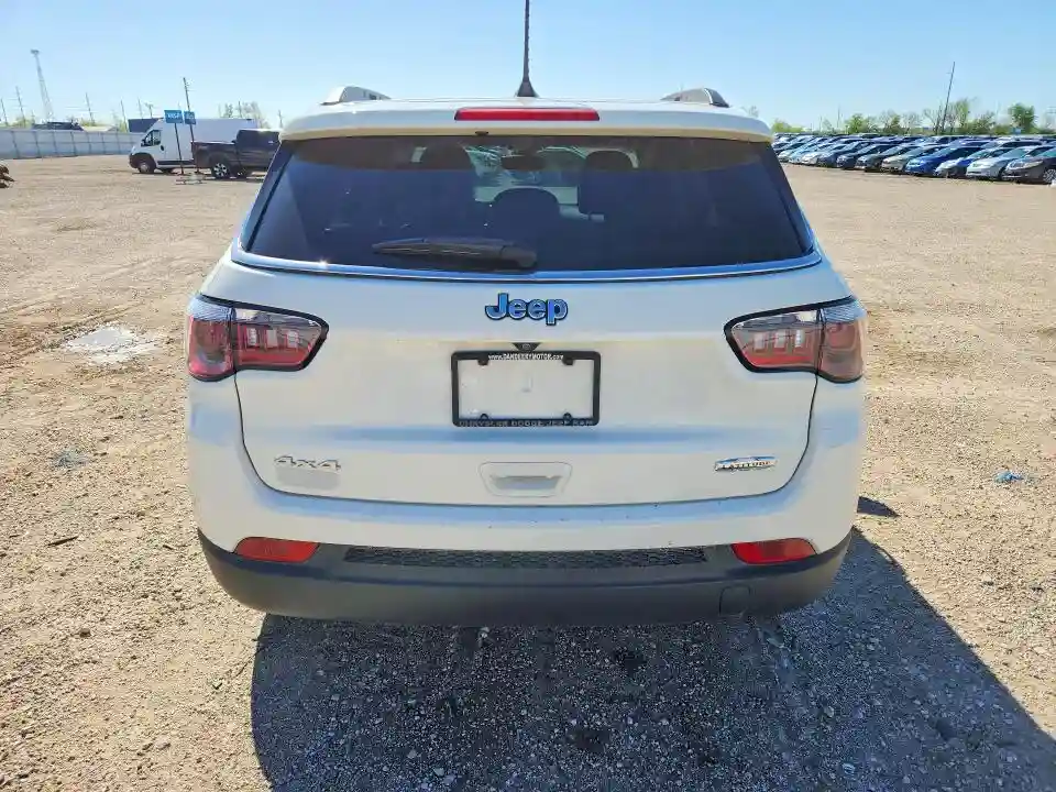 3C4NJDBB7JT485606 2018 JEEP COMPASS-5