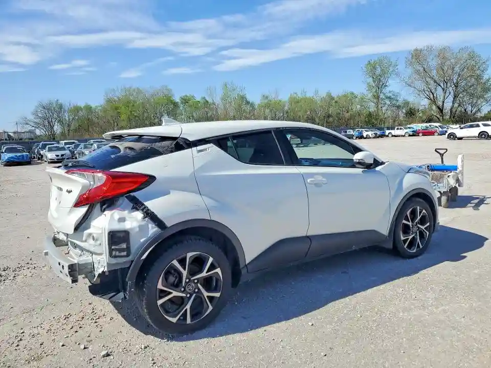 NMTKHMBX7JR050880 2018 TOYOTA C-HR-2