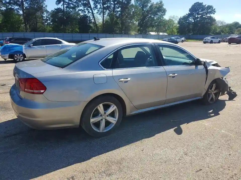 1VWBH7A36DC025263 2013 VOLKSWAGEN PASSAT SE-2