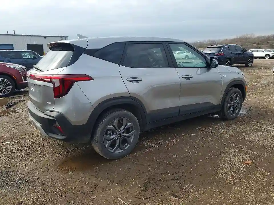 KNDEPCAA0R7502246 2024 KIA SELTOS-2