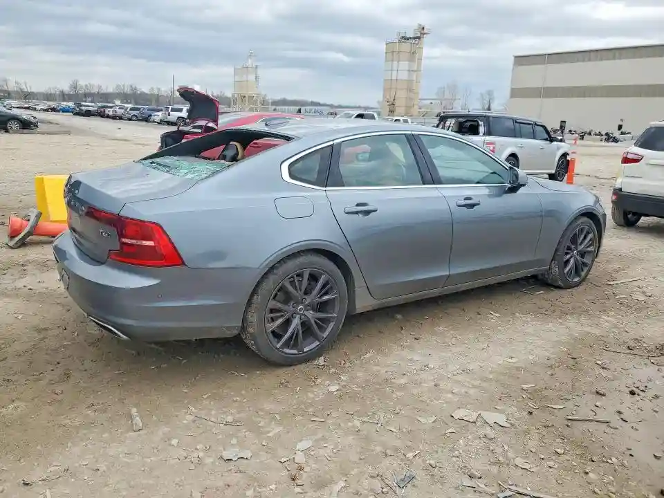 YV1A22MK9H1015697 2017 VOLVO S90-2