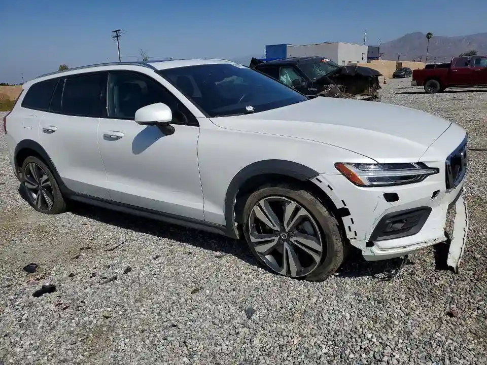 YV4L12WZ7P2107098 2023 VOLVO V60-3