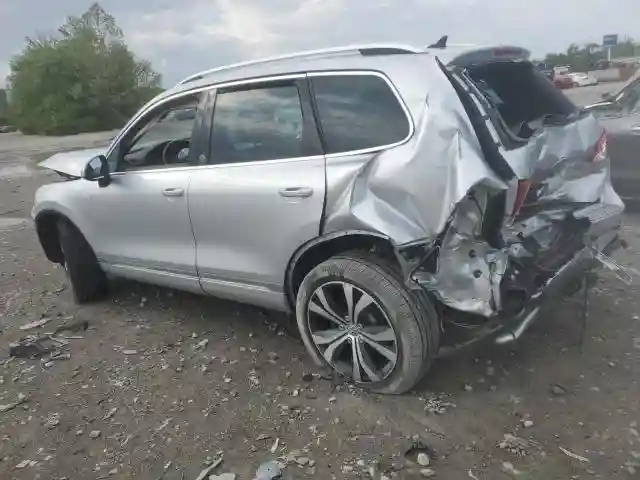 WVGRF7BP2HD001093 2017 VOLKSWAGEN TOUAREG-1