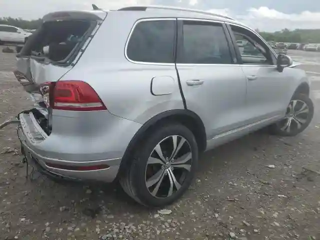 WVGRF7BP2HD001093 2017 VOLKSWAGEN TOUAREG-2
