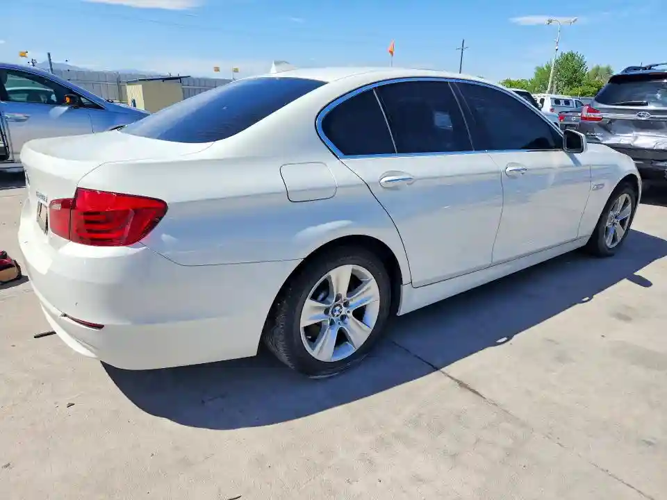 WBAXG5C5XCDW24039 2012 BMW 5 SERIES-2
