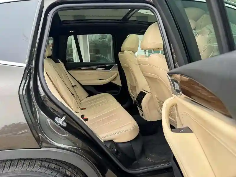 5UXTR9C59JLC75432 2018 BMW X3-5