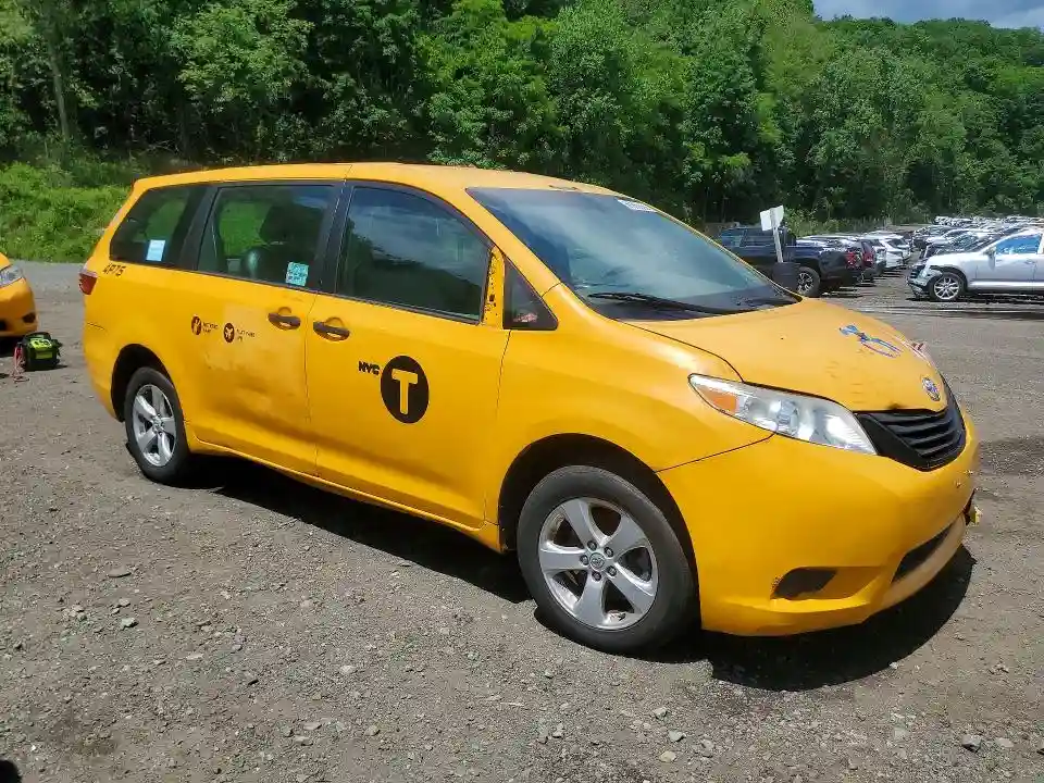 5TDZZ3DC6HS875823 2017 TOYOTA SIENNA-3