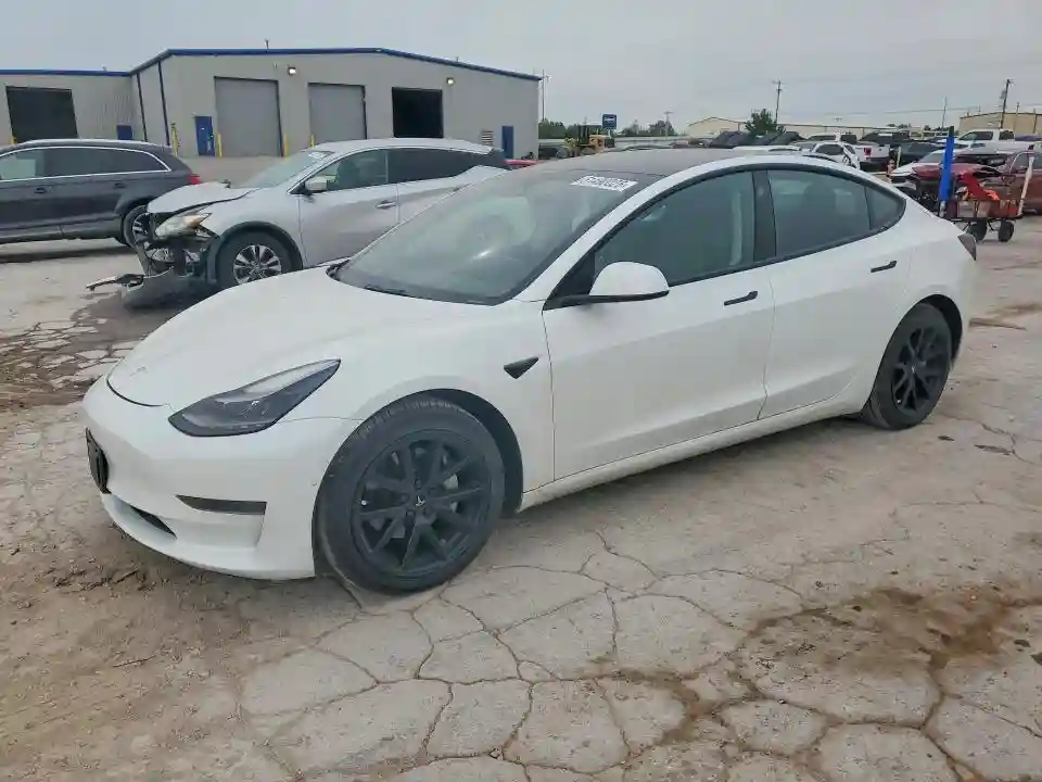 5YJ3E1EA3NF190021 2022 TESLA MODEL 3-0