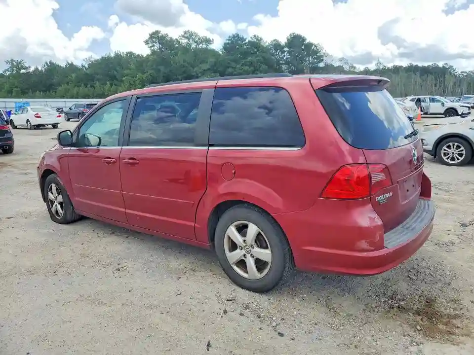 2V4RW3DG2BR691271 2011 VOLKSWAGEN ROUTAN-1