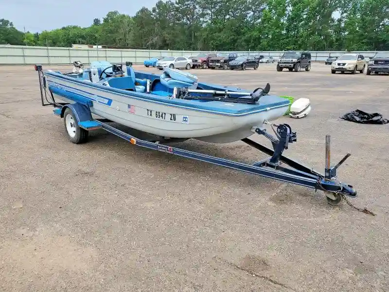 KNG00647B585 1985 KINGFISHER MASTER MOLDERS BOAT-0