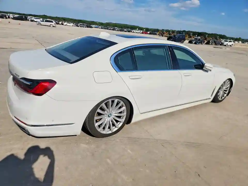 WBA7T2C07LCE43469 2020 BMW 7 SERIES-2