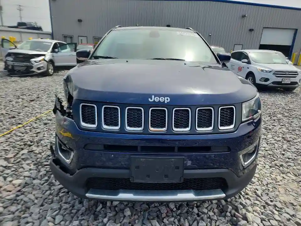 3C4NJDCB1JT140697 2018 JEEP COMPASS-4