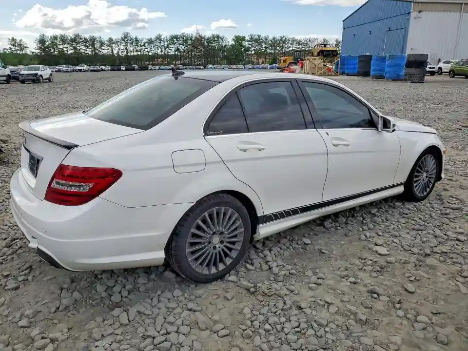 WDDGF8AB3DG128621 2013 MERCEDES-BENZ C-CLASS-2