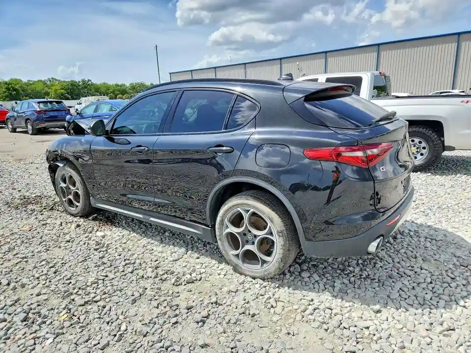 ZASFAKPN8J7B79599 2018 ALFA ROMEO STELVIO-1