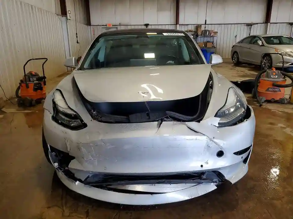 5YJ3E1EB2JF091094 2018 TESLA MODEL 3-4