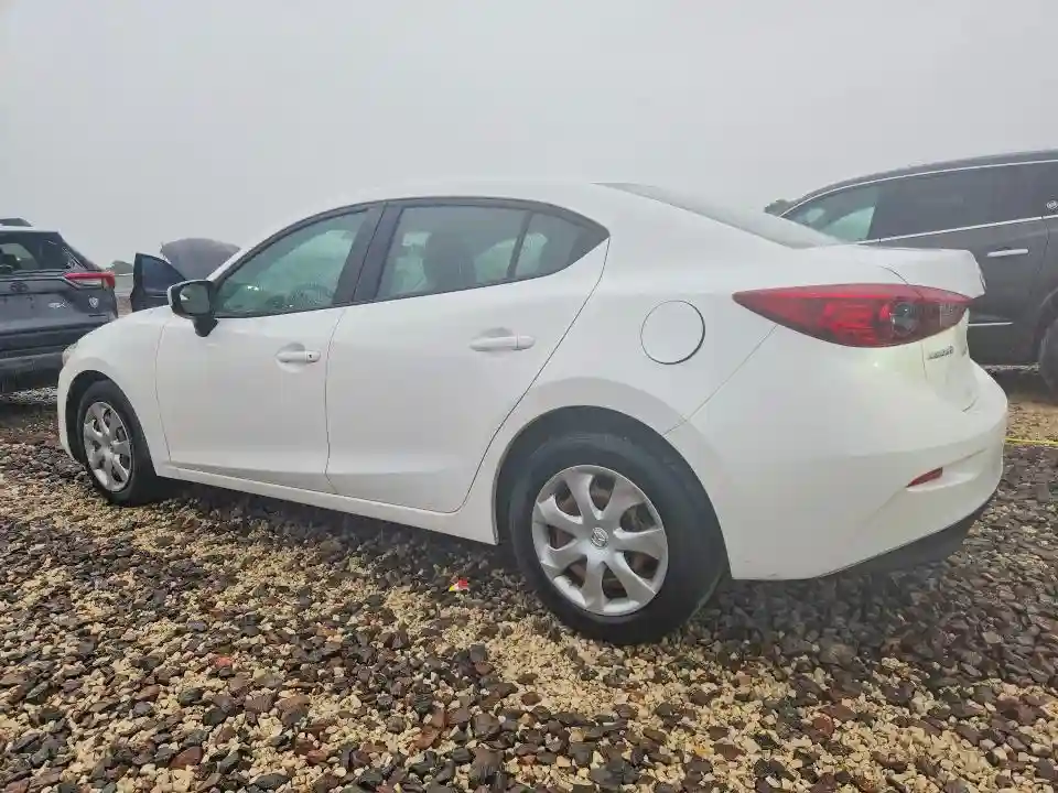 3MZBN1U77JM231223 2018 MAZDA 3-1