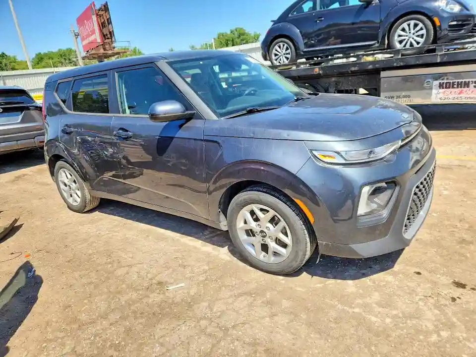 KNDJ23AU3M7748174 2021 KIA SOUL S-3