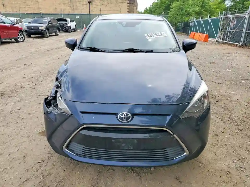 3MYDLBYV0HY151427 2017 TOYOTA YARIS-4