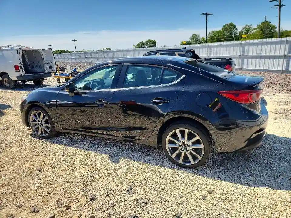 3MZBN1V33JM215399 2018 MAZDA 3-1