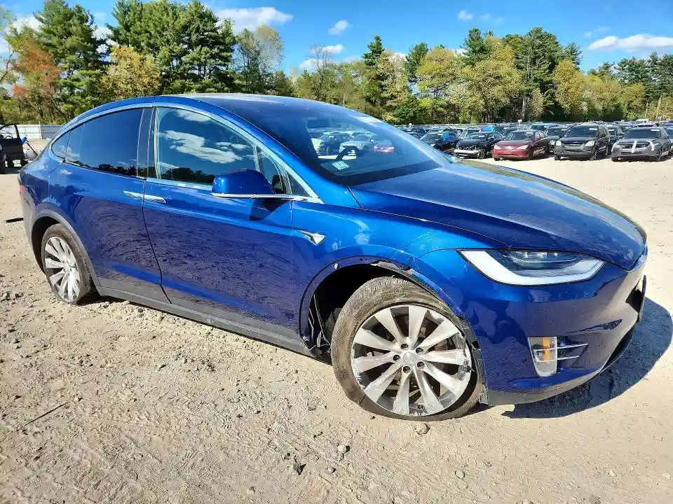 5YJXCBE27KF184885 2019 TESLA MODEL X-3