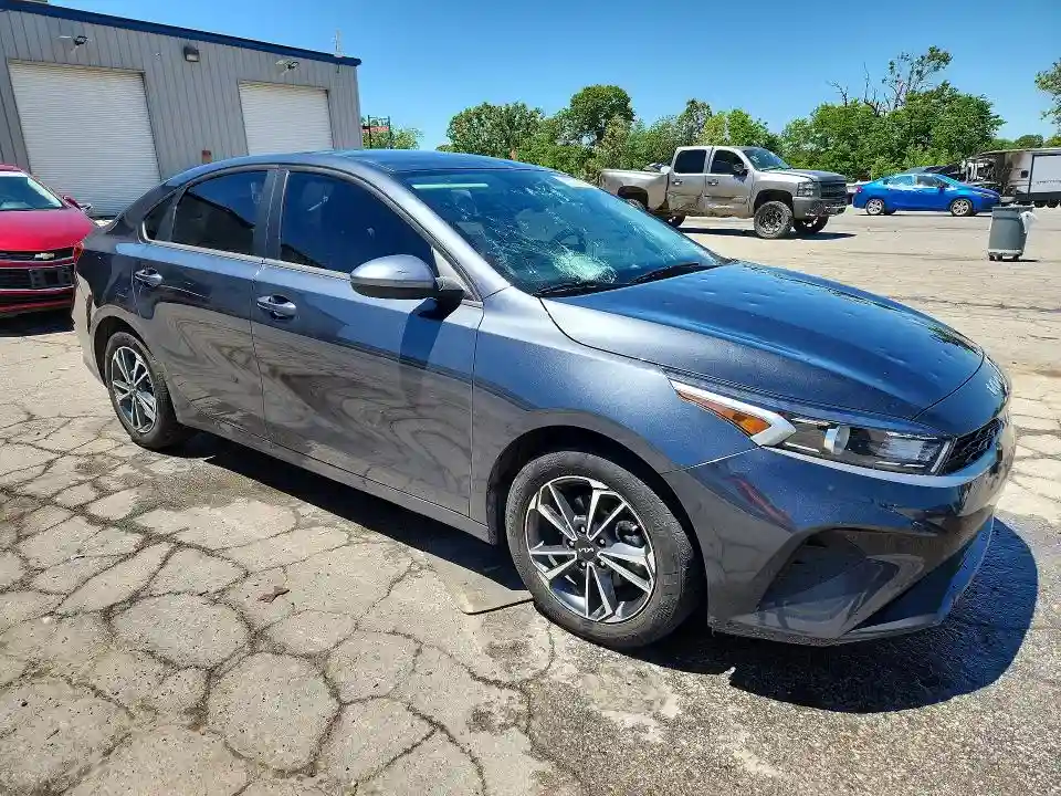 3KPF24AD2RE706632 2024 KIA FORTE-3