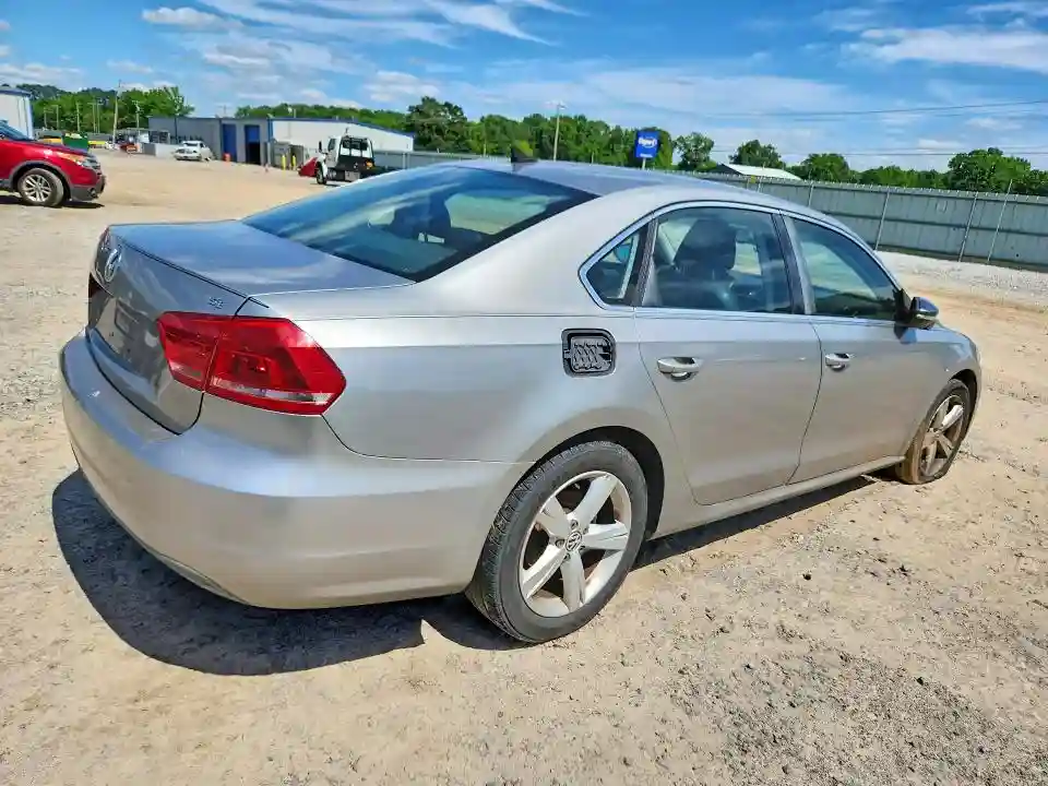 1VWBP7A37CC089569 2012 VOLKSWAGEN PASSAT-2