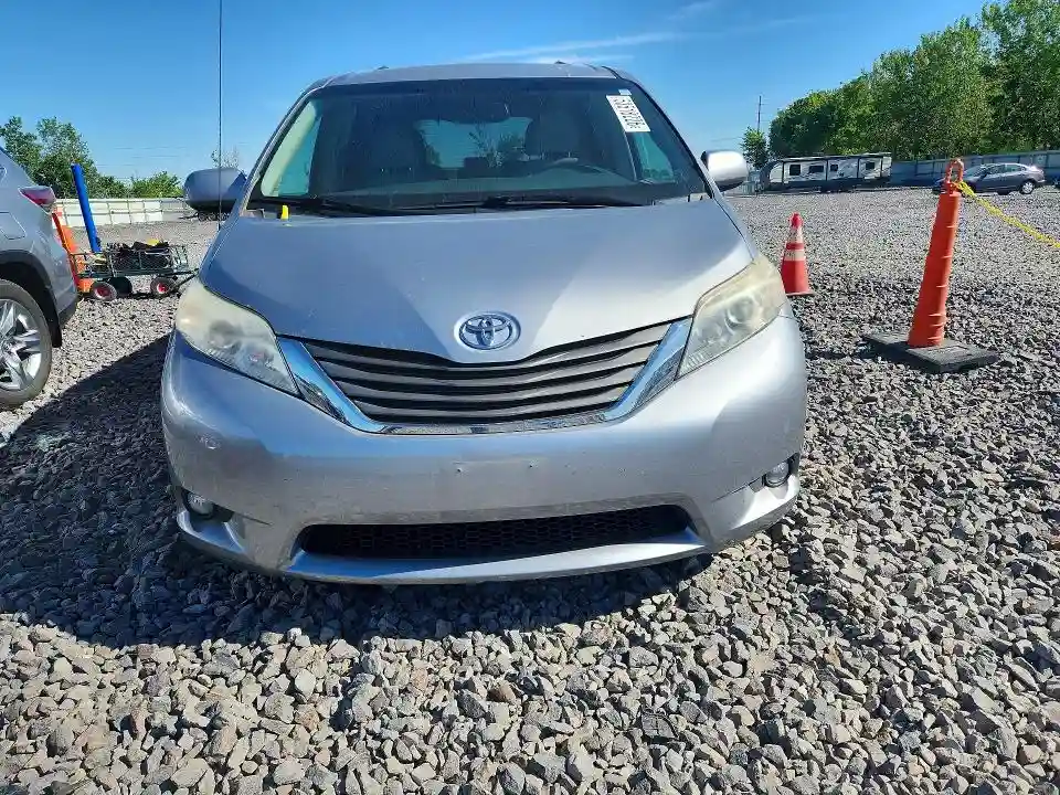 5TDYK3DC7BS167085 2011 TOYOTA SIENNA-4
