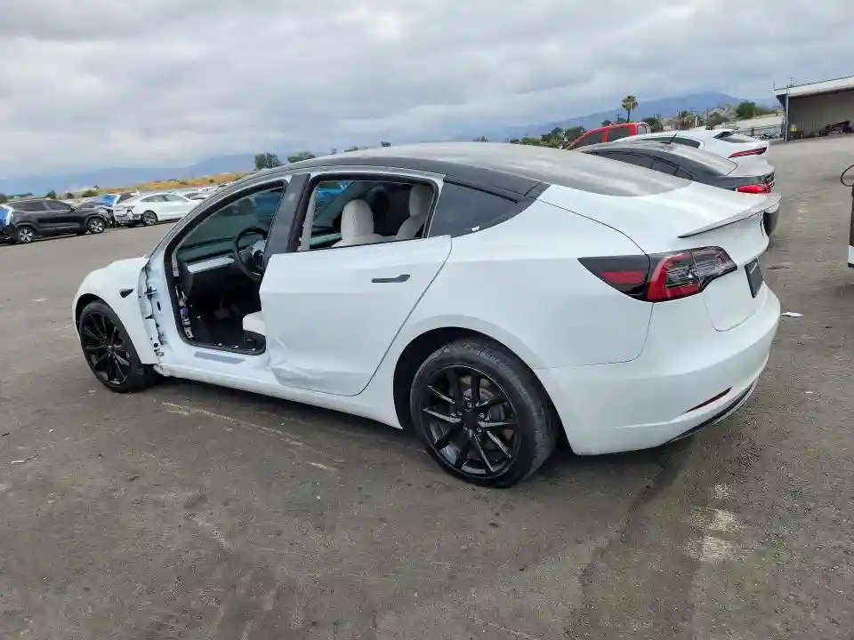 5YJ3E1EB6KF421904 2019 TESLA MODEL 3-1