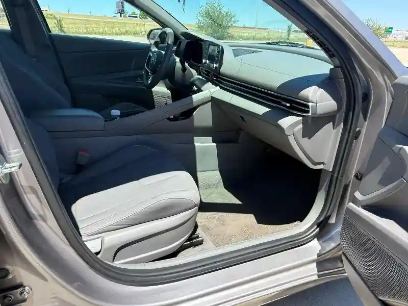KMHLM4AG3MU192044 2021 HYUNDAI ELANTRA-4