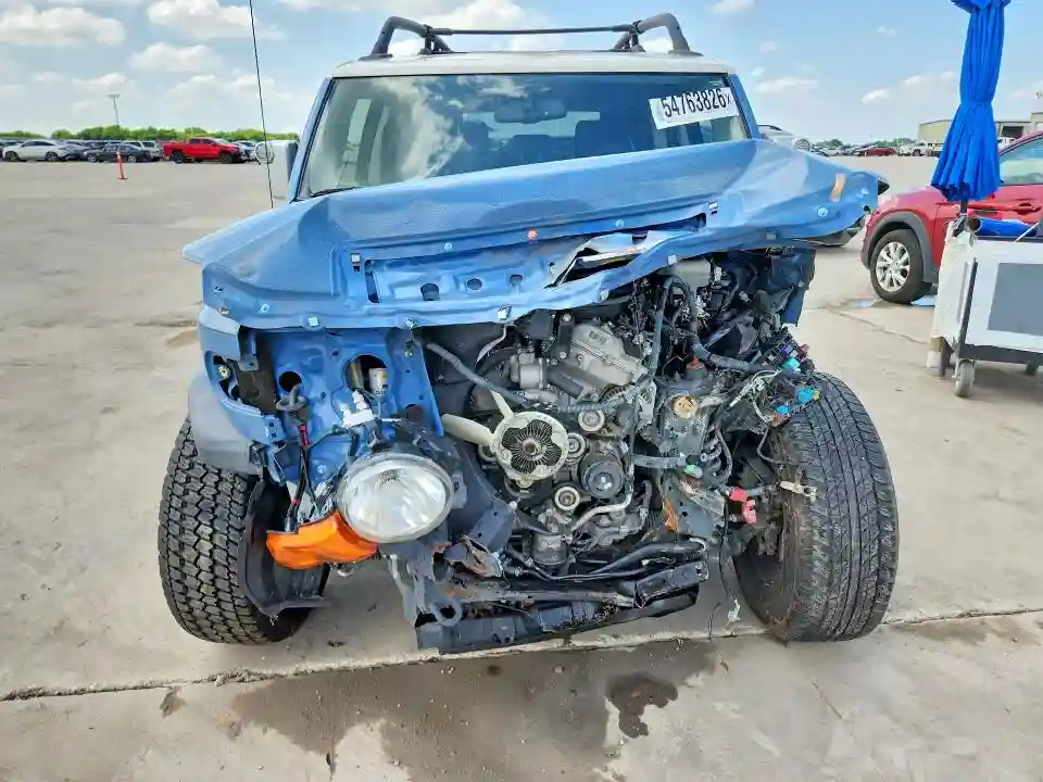 JTEZU4BF0CK012528 2012 TOYOTA FJ CRUISER-4