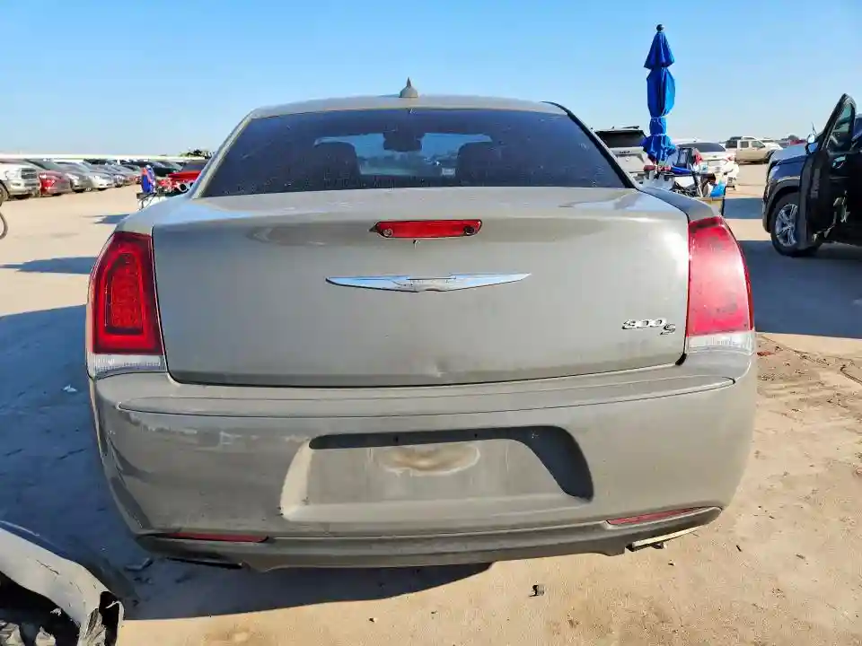 2C3CCABG4KH516112 2019 CHRYSLER 300-5