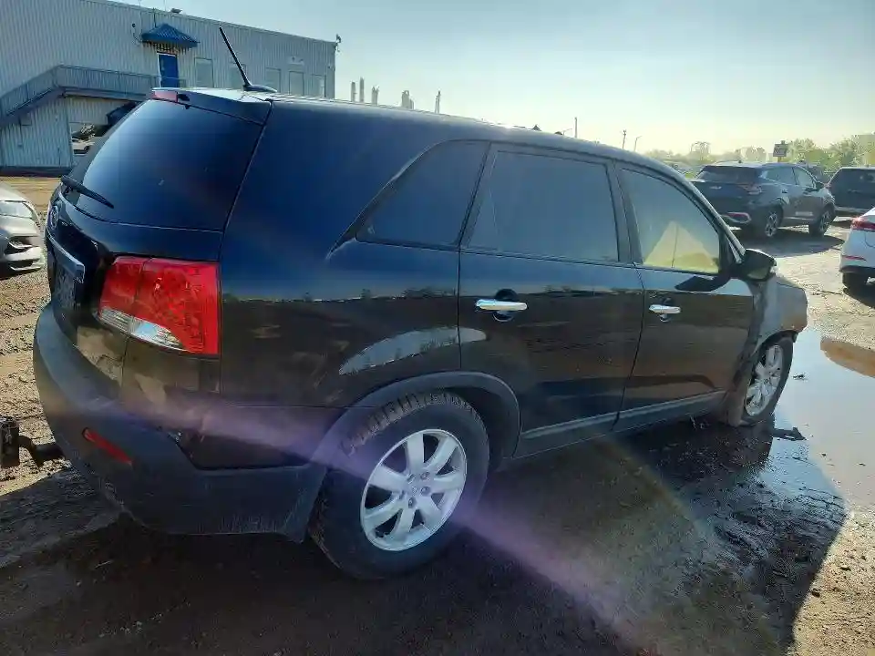 5XYKT3A1XBG092515 2011 KIA SORENTO-2