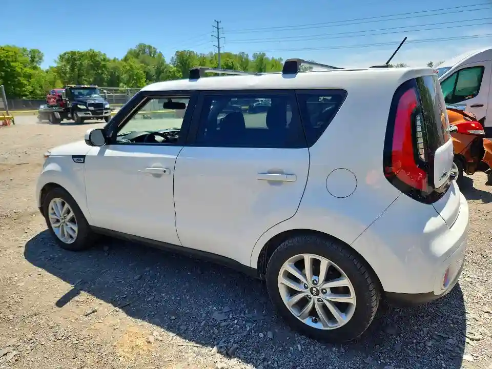 KNDJP3A51J7893249 2018 KIA SOUL-1
