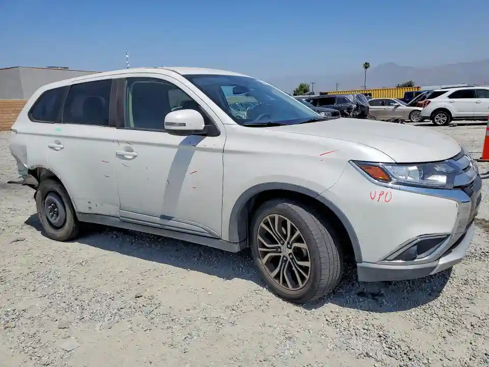 JA4AD3A38HZ070852 2017 MITSUBISHI OUTLANDER-3
