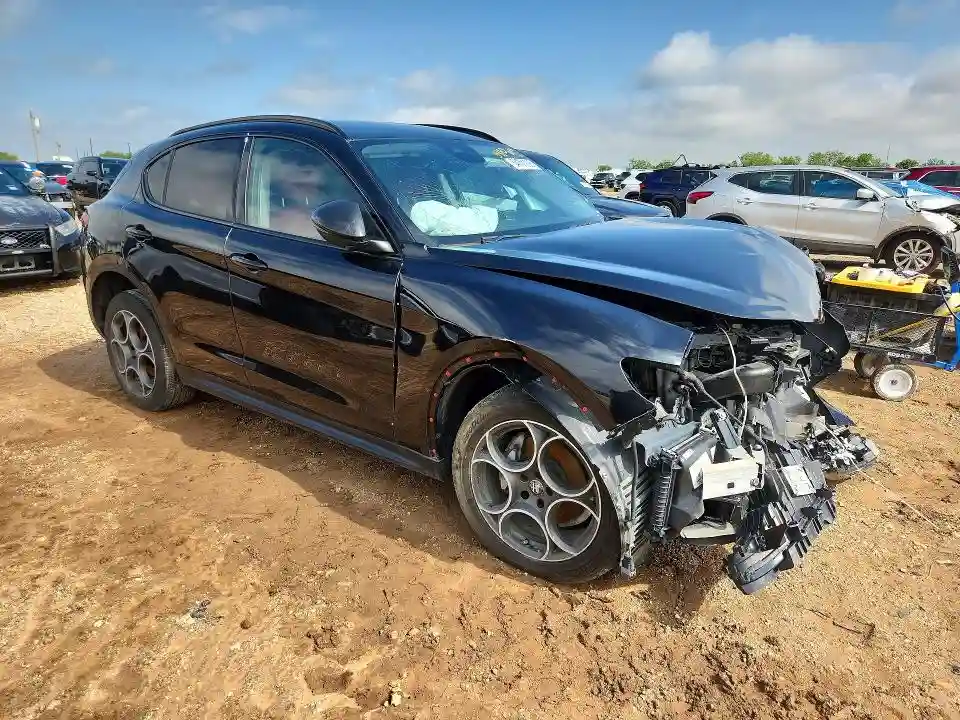 ZASPAKAN0M7D00563 2021 ALFA ROMEO STELVIO-3