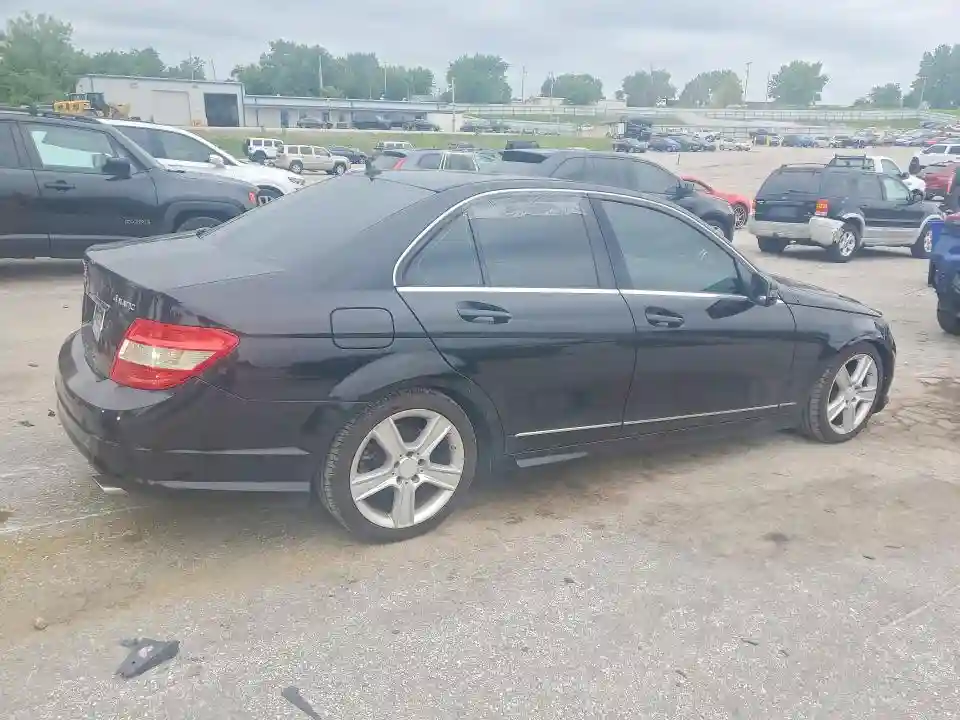 WDDGF8BB0BR157946 2011 MERCEDES-BENZ C-CLASS-2