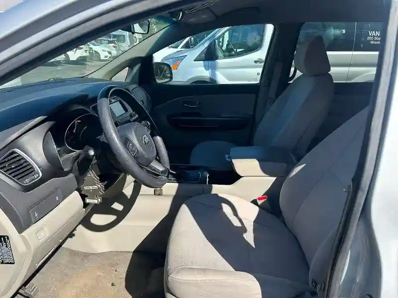 KNDMA5C18H6259666 2017 KIA SEDONA-4