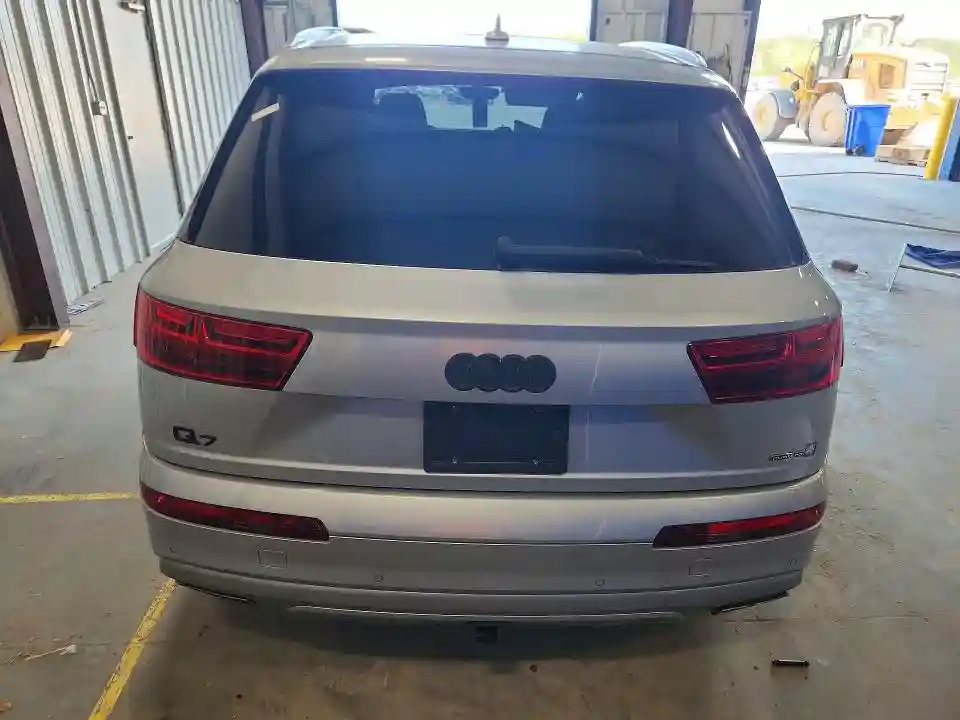 WA1LHAF79JD010143 2018 AUDI Q7-5